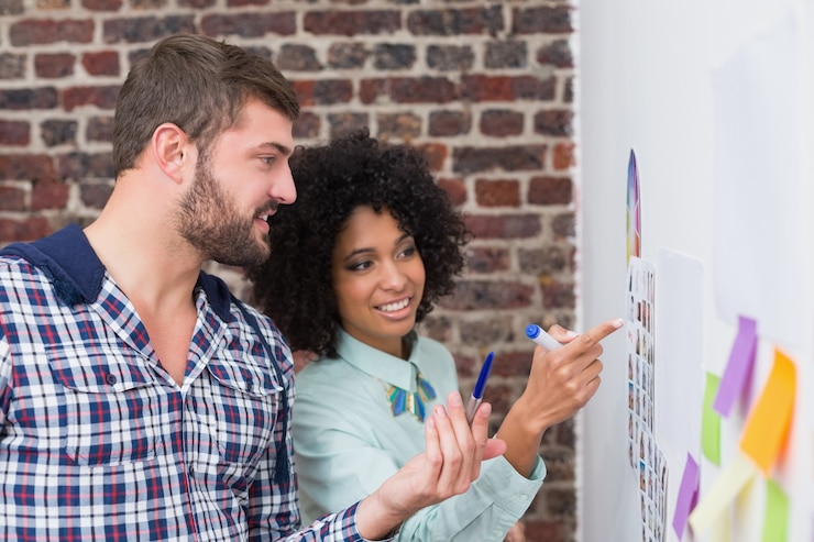 Dirigeant et successeur devant l'atelier familial